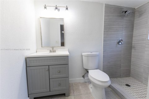 House in Miami, Florida 4 bedrooms, 165.55 sq.m. № 1493010 - photo 14