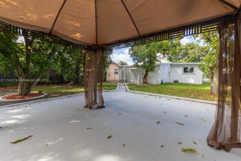 Casa en venta en Miami, Florida, 4 dormitorios, 165.55 m2 № 1493010 - foto 24