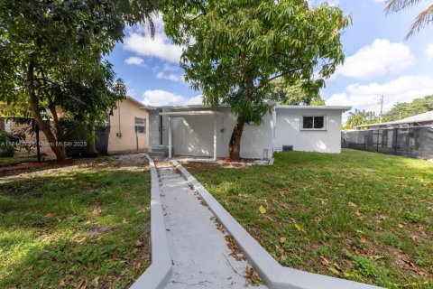 Casa en venta en Miami, Florida, 4 dormitorios, 165.55 m2 № 1493010 - foto 25