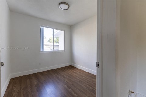 House in Miami, Florida 4 bedrooms, 165.55 sq.m. № 1493010 - photo 6