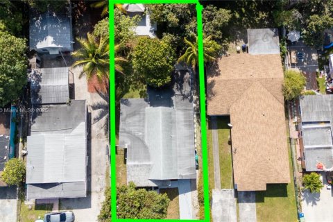 House in Miami, Florida 4 bedrooms, 165.55 sq.m. № 1493010 - photo 23