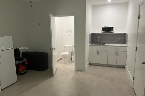 Immobilier commercial à louer à Miami, Floride: 1 chambre, 180.79 m2 № 1999454 - photo 4