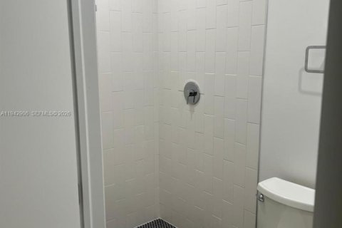 Immobilier commercial à louer à Miami, Floride: 1 chambre, 180.79 m2 № 1999454 - photo 6