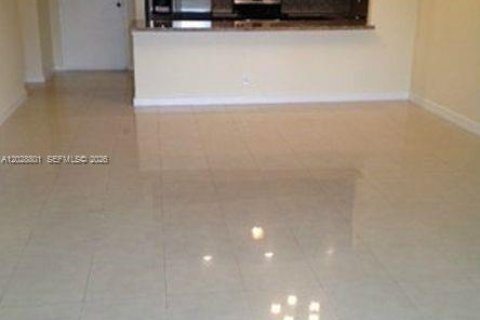 Copropriété à louer à Hallandale Beach, Floride: 1 chambre, 88.26 m2 № 2281076 - photo 2