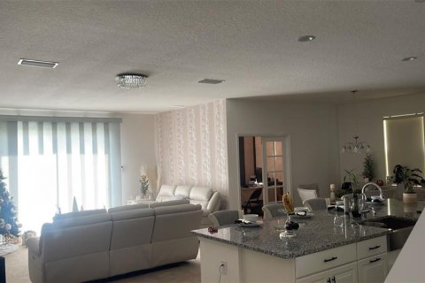 House in CYPRESS HAMMOCK in Kissimmee, Florida 4 bedrooms, 235.23 sq.m. № 1631498 - photo 5