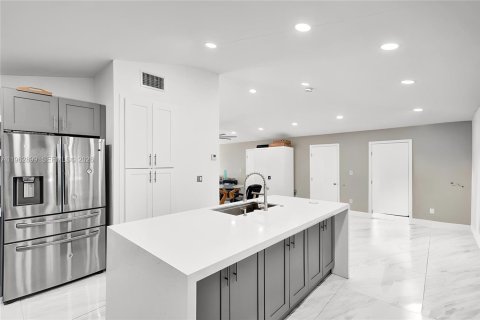 Купить виллу или дом в Холливуд, Флорида 4 спальни, 233.28м2, № 2027242 - фото 11