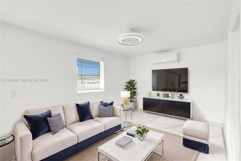 Купить виллу или дом в Холливуд, Флорида 4 спальни, 233.28м2, № 2027242 - фото 15