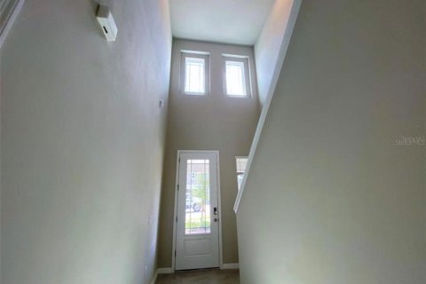 Снять в аренду виллу или дом в Миннеола, Флорида 12 комнат, 206.8м2, № 2217503 - фото 13
