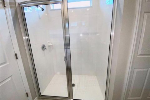 Снять в аренду виллу или дом в Миннеола, Флорида 12 комнат, 206.8м2, № 2217503 - фото 9