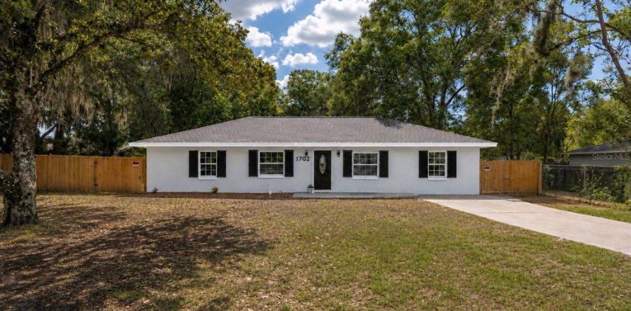 Casa en Ocala, Florida 3 dormitorios, 145.39 m2 № 2147820