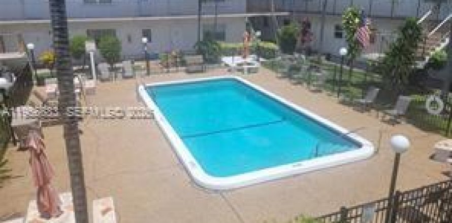 Condominio en Hollywood, Florida, 1 dormitorio  № 2010585