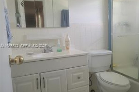 Condominio en alquiler en Hollywood, Florida, 1 dormitorio, 75.25 m2 № 2010585 - foto 9