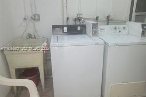 Condominio en alquiler en Hollywood, Florida, 1 dormitorio, 75.25 m2 № 2010585 - foto 12