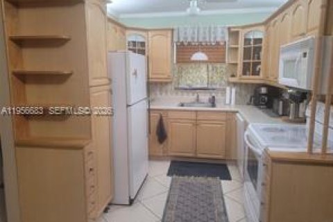 Condominio en alquiler en Hollywood, Florida, 1 dormitorio, 75.25 m2 № 2010585 - foto 6