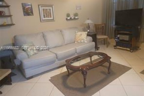 Condominio en alquiler en Hollywood, Florida, 1 dormitorio, 75.25 m2 № 2010585 - foto 5