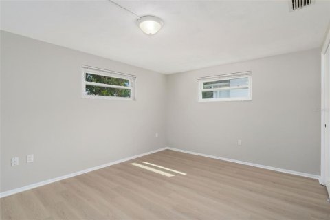 House in New Port Richey, Florida 3 bedrooms, 159.61 sq.m. № 1902427 - photo 28