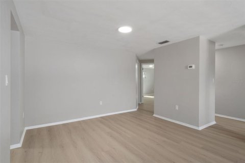 House in New Port Richey, Florida 3 bedrooms, 159.61 sq.m. № 1902427 - photo 9