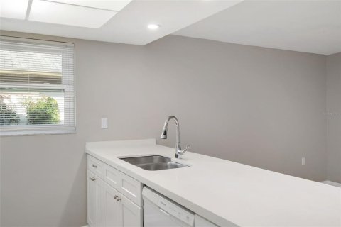 House in New Port Richey, Florida 3 bedrooms, 159.61 sq.m. № 1902427 - photo 18