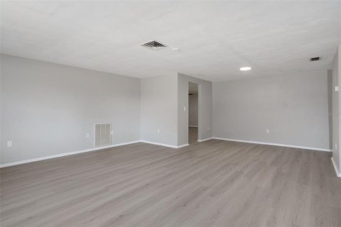 House in New Port Richey, Florida 3 bedrooms, 159.61 sq.m. № 1902427 - photo 7