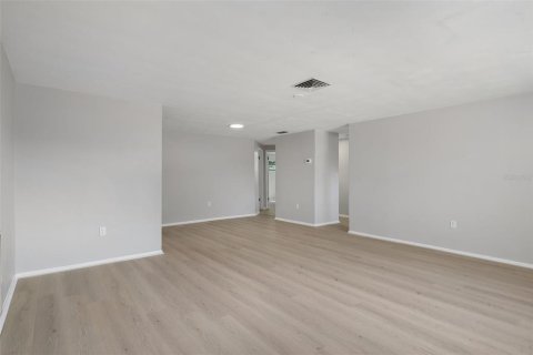 House in New Port Richey, Florida 3 bedrooms, 159.61 sq.m. № 1902427 - photo 6