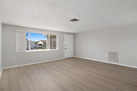 House in New Port Richey, Florida 3 bedrooms, 159.61 sq.m. № 1902427 - photo 8