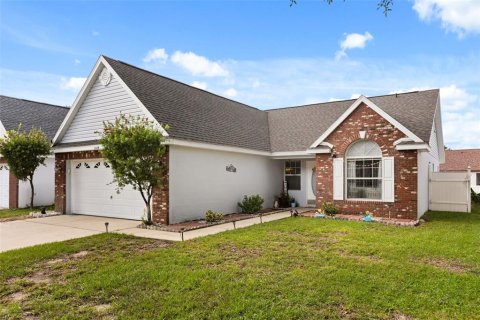 Villa ou maison à Clermont, Floride 3 chambres, 140.84 m2 № 2405128