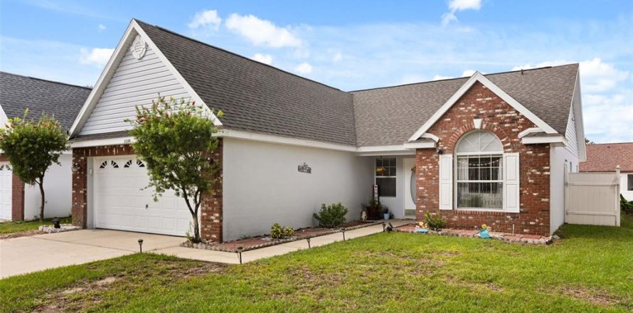 Villa ou maison à Clermont, Floride 3 chambres, 140.84 m2 № 2405128