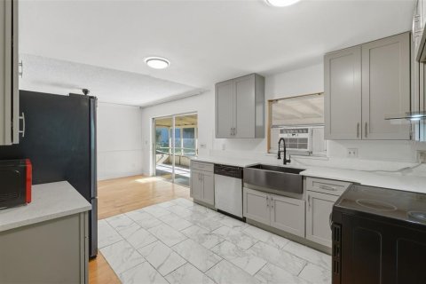House in Longwood, Florida 3 bedrooms, 159.51 sq.m. № 2351673 - photo 14