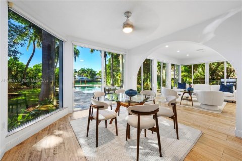 Villa ou maison à vendre à Miami Beach, Floride: 5 chambres, 374.86 m2 № 1974966 - photo 16