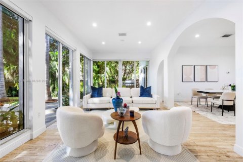 Villa ou maison à vendre à Miami Beach, Floride: 5 chambres, 374.86 m2 № 1974966 - photo 10