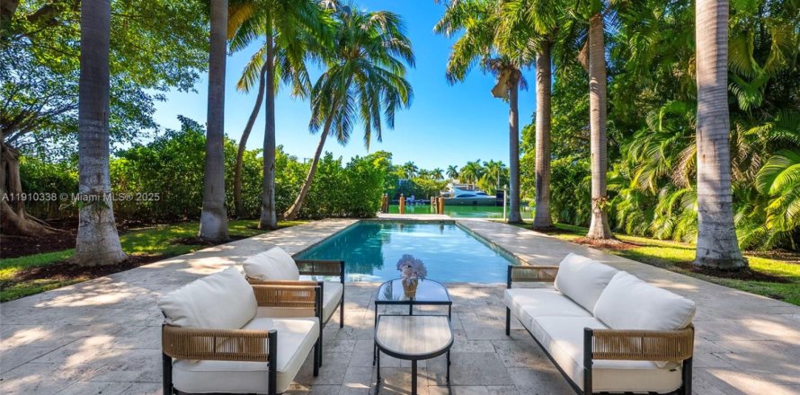 Villa ou maison à Miami Beach, Floride 5 chambres, 374.86 m2 № 1974966