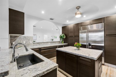 Villa ou maison à vendre à Miami Beach, Floride: 5 chambres, 374.86 m2 № 1974966 - photo 22