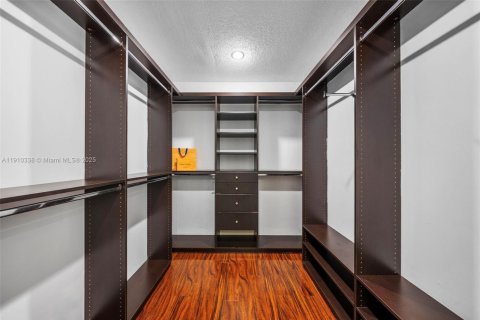 Villa ou maison à vendre à Miami Beach, Floride: 5 chambres, 374.86 m2 № 1974966 - photo 25