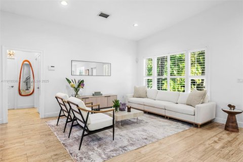 Villa ou maison à vendre à Miami Beach, Floride: 5 chambres, 374.86 m2 № 1974966 - photo 8