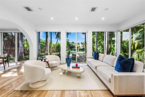 Villa ou maison à vendre à Miami Beach, Floride: 5 chambres, 374.86 m2 № 1974966 - photo 17