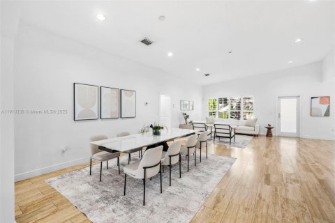 Villa ou maison à vendre à Miami Beach, Floride: 5 chambres, 374.86 m2 № 1974966 - photo 18