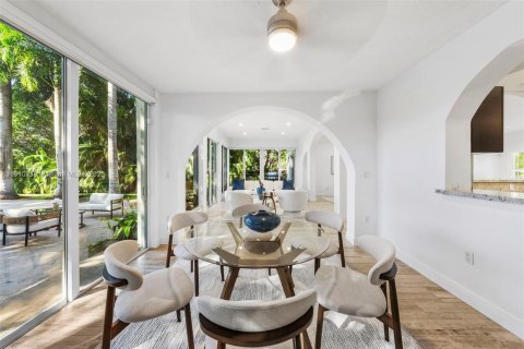 Villa ou maison à vendre à Miami Beach, Floride: 5 chambres, 374.86 m2 № 1974966 - photo 13