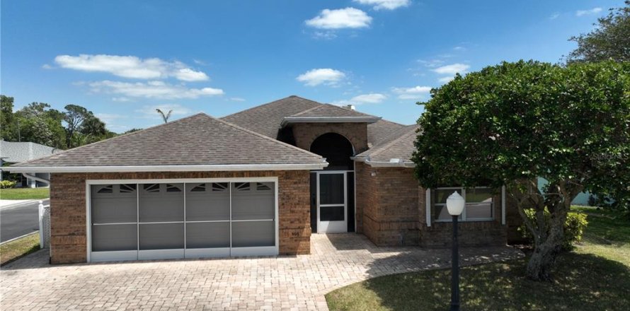 House in Haines City, Florida 3 bedrooms, 161.74 sq.m. № 1637138