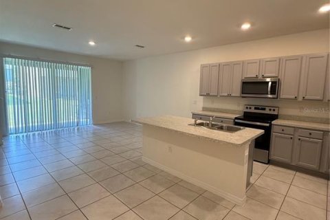 Townhouse in Davenport, Florida 3 bedrooms, 159.79 sq.m. № 1898736 - photo 3