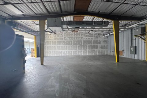 Propiedad comercial en alquiler en Brooksville, Florida, 836.12 m2 № 1917329 - foto 5