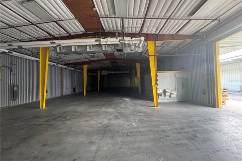 Propiedad comercial en alquiler en Brooksville, Florida, 836.12 m2 № 1917329 - foto 6
