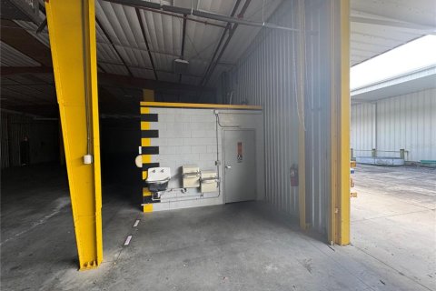Propiedad comercial en alquiler en Brooksville, Florida, 836.12 m2 № 1917329 - foto 7
