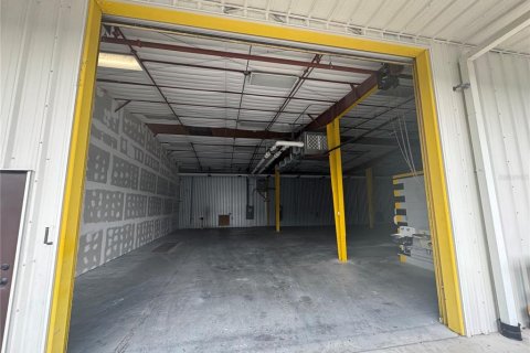 Propiedad comercial en alquiler en Brooksville, Florida, 836.12 m2 № 1917329 - foto 4
