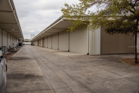 Propiedad comercial en alquiler en Brooksville, Florida, 836.12 m2 № 1917329 - foto 2