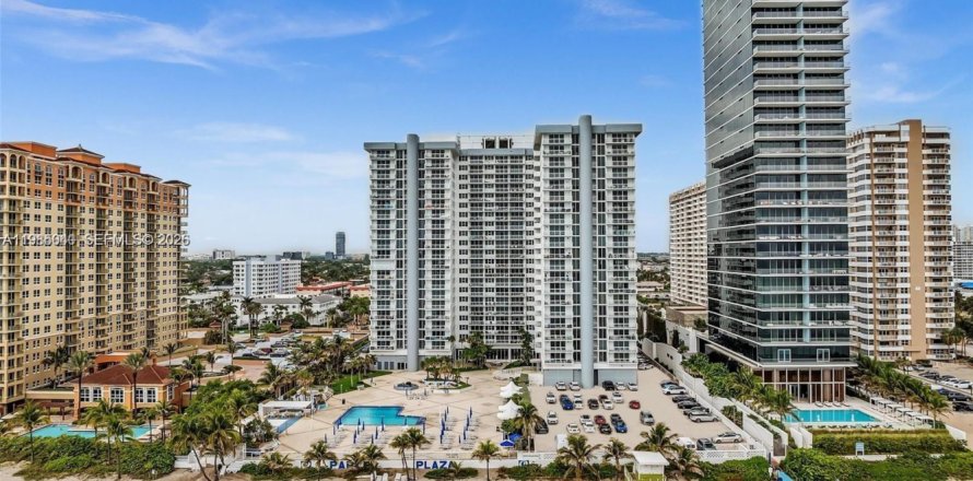Condo in Hallandale Beach, Florida, 2 bedrooms  № 2050888