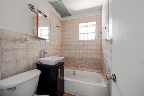 House in Opa-locka, Florida 2 bedrooms, 80.27 sq.m. № 1891578 - photo 16