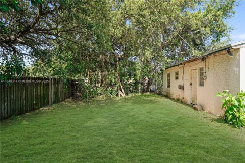 House in Opa-locka, Florida 2 bedrooms, 80.27 sq.m. № 1891578 - photo 19