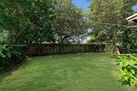 House in Opa-locka, Florida 2 bedrooms, 80.27 sq.m. № 1891578 - photo 18