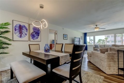 Condominio en venta en Belleair Bluffs, Florida, 2 dormitorios, 133.78 m2 № 1835663 - foto 9