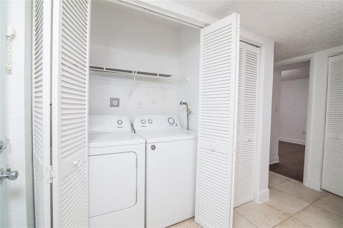 Condominio en alquiler en Orlando, Florida, 2 dormitorios, 90.67 m2 № 2100862 - foto 3